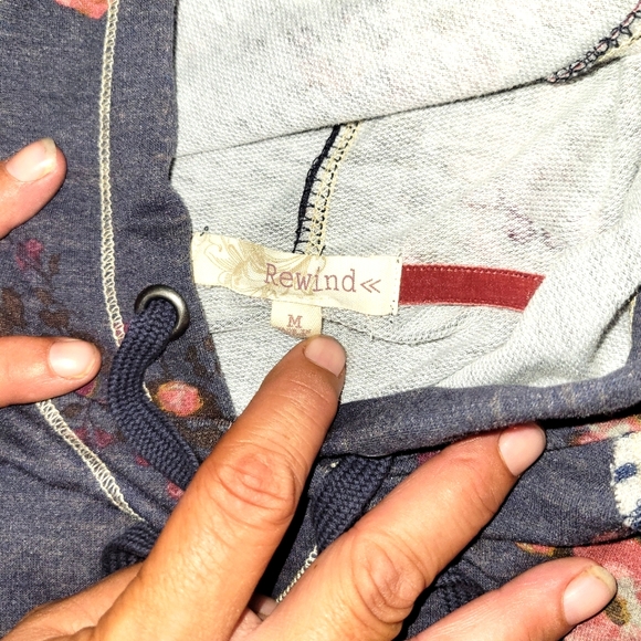 🦜🦜3/$25. Rewind M Long Sleeve hoodie - Picture 7 of 8